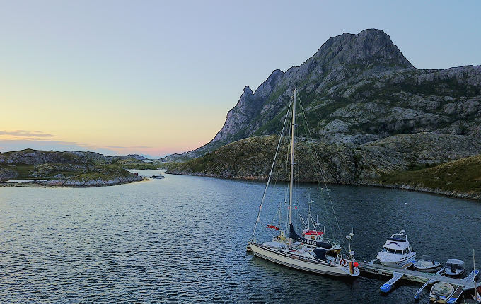 dhh-etappentoern-segelyacht-norwegen-fjord-lofoten