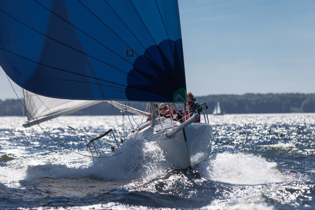j80-segeln-foerde-schnell-regatta-min