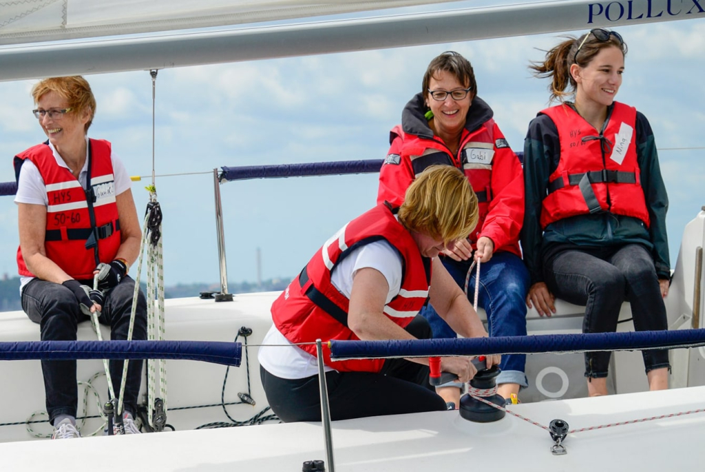 ladys sailing-frauen crew-einsteiger segeln-j80-spaß am segeln-min