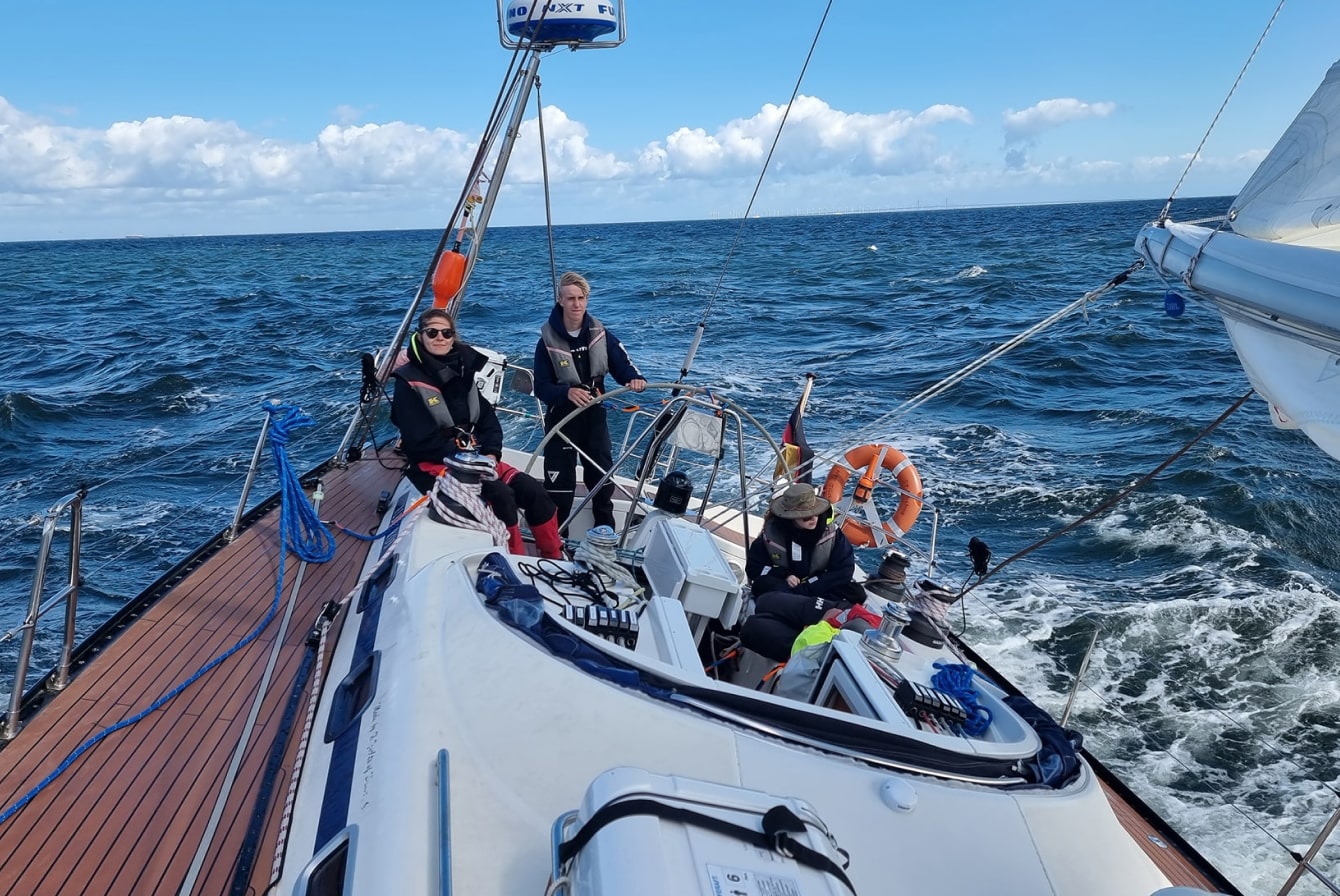 yachtzoern-junioren-ostsee-segeln-spaß-min yachtzoern-junioren-ostsee-segeln-spaß-min