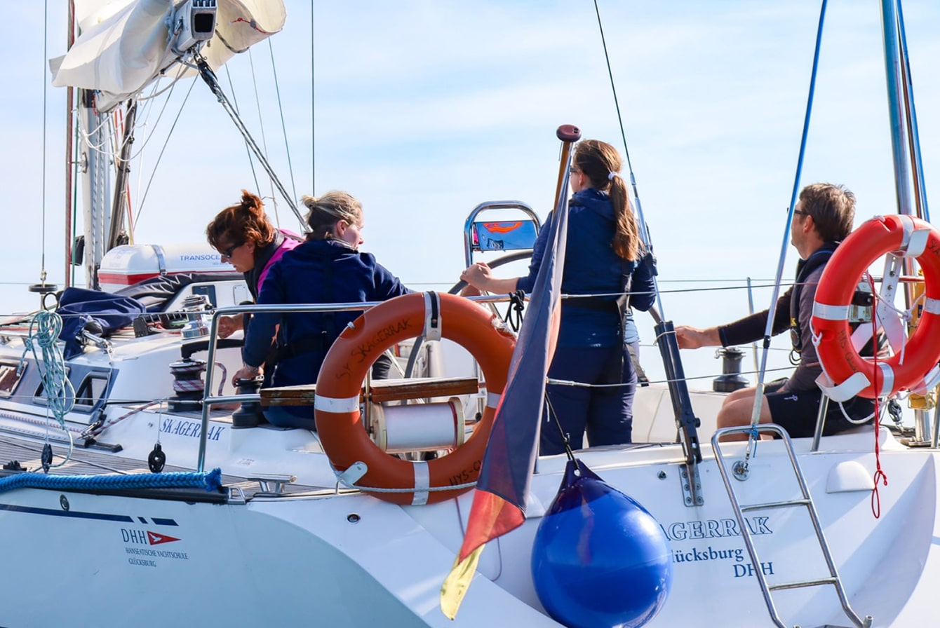 skipperinnen-toern-frauen-ostsee-yacht-min skipperinnen-toern-frauen-ostsee-yacht-min